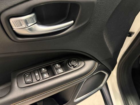 Certified 2019 Jeep Compass Latitude w/ Cold Weather Group FWD image 21