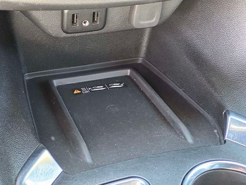 Used 2023 Chevrolet Traverse LT FWD image 32