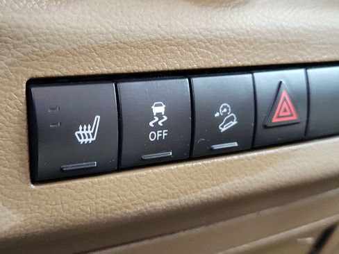 Used 2011 Jeep Wrangler Sahara w/ Connectivity Group AWD/4WD image 28
