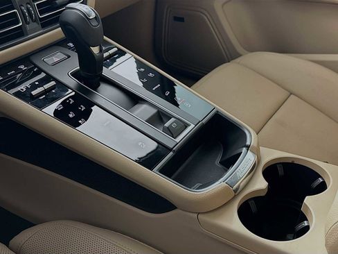 Certified 2025 Porsche Macan image 19