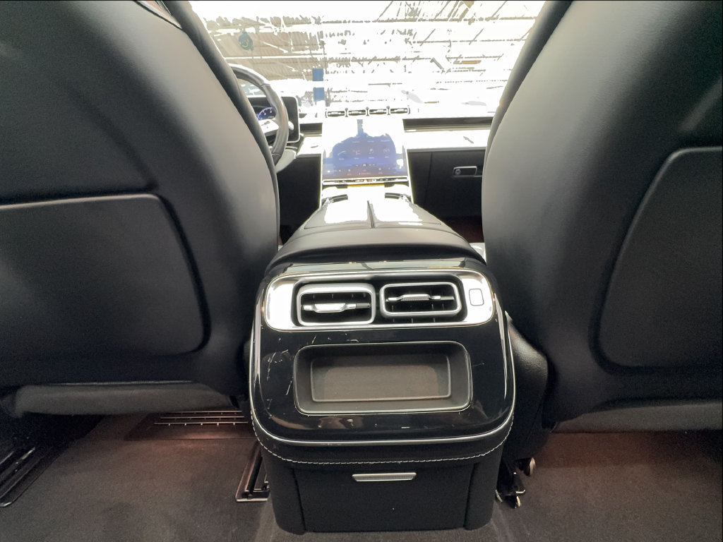 Used 2022 Mercedes-Benz S 500 4MATIC w/ AMG Line Package image 40