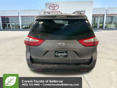 Used 2015 Toyota Sienna XLE image 7