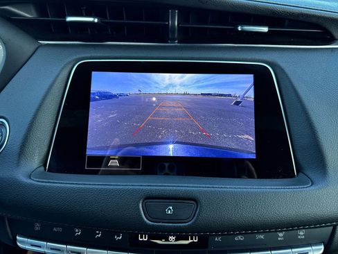 Used 2023 Cadillac XT4 Premium Luxury image 17