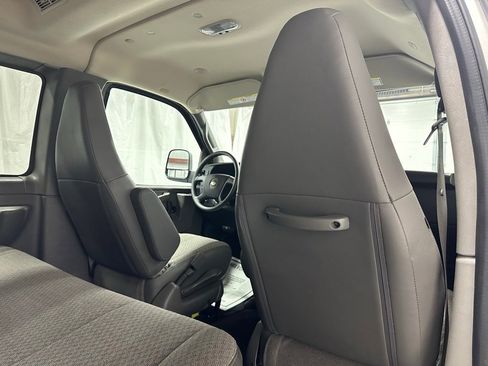 Used 2025 Chevrolet Express 3500 LT w/ LT Preferred Equipment Group image 41