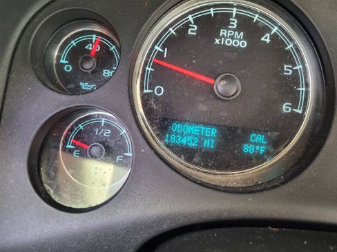 Used 2012 Chevrolet Suburban LT RWD image 59
