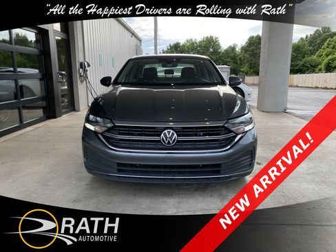 Used 2022 Volkswagen Jetta SE FWD image 3