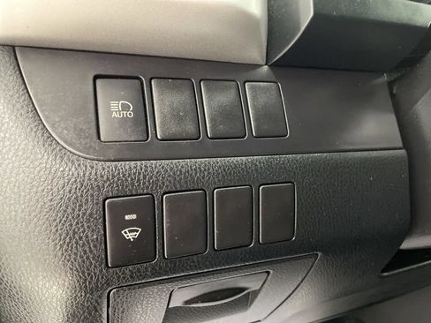 Used 2019 Toyota Highlander LE AWD/4WD image 16