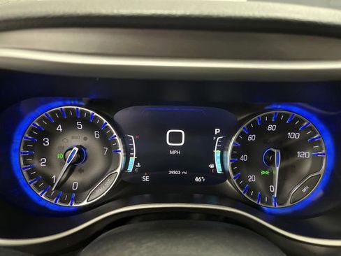 Certified 2024 Chrysler Pacifica Touring-L image 17