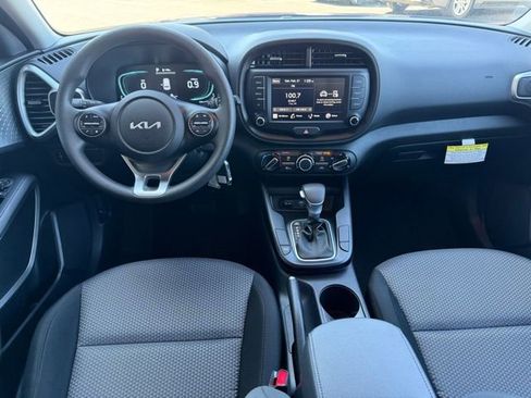 Used 2025 Kia Soul LX image 10