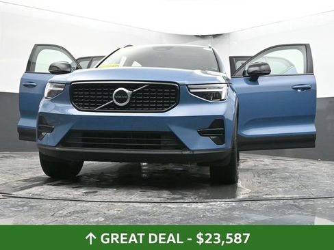 Used 2024 Volvo XC40 B5 Core image 69