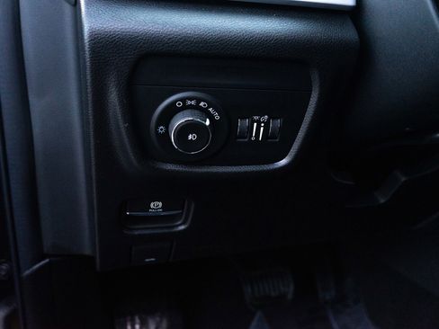 Used 2024 Jeep Grand Cherokee Limited w/ Black Appearance Package image 15