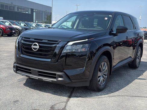 Certified 2025 Nissan Pathfinder S AWD/4WD image 2