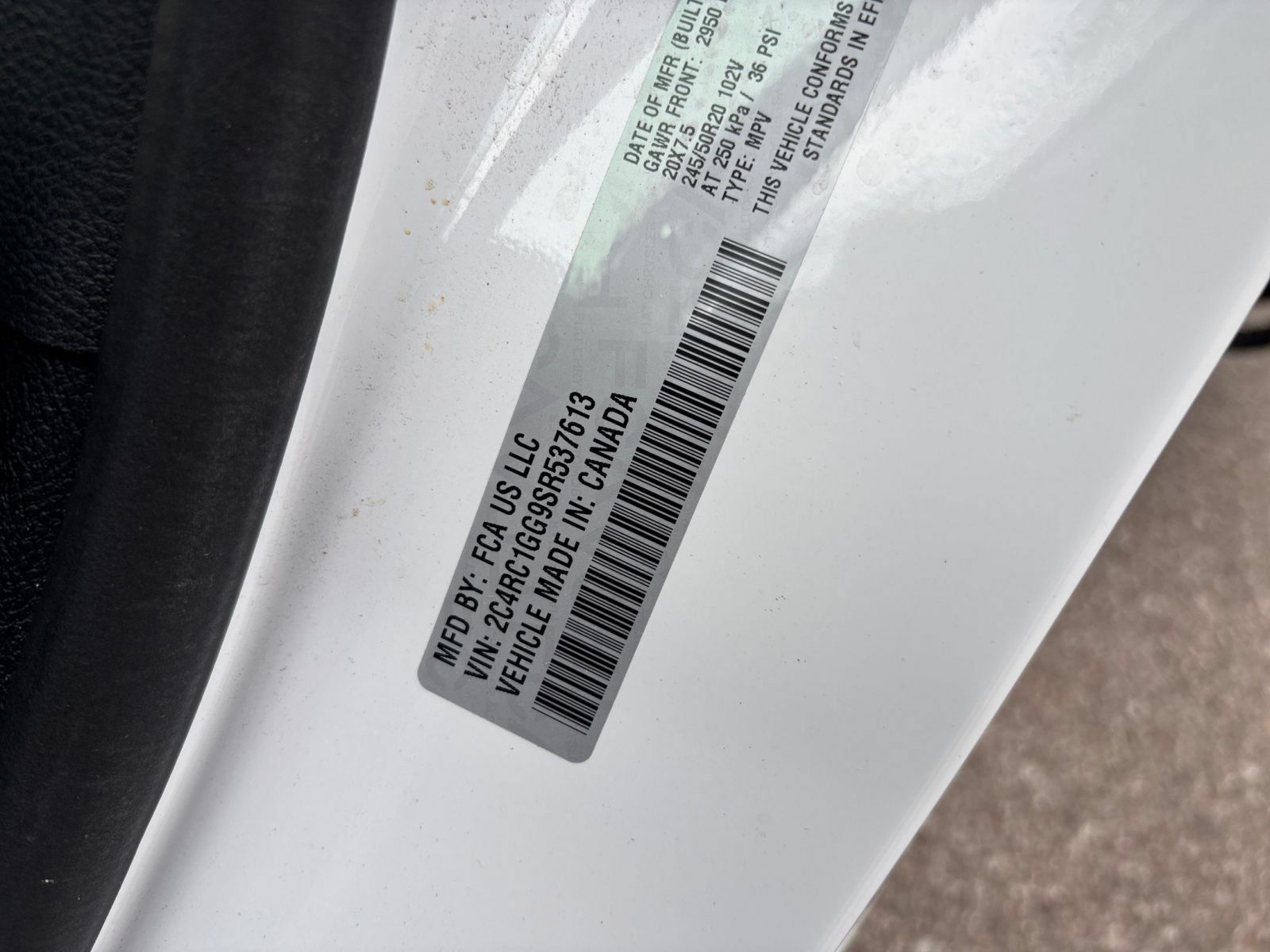 Used 2025 Chrysler Pacifica Limited FWD image 33