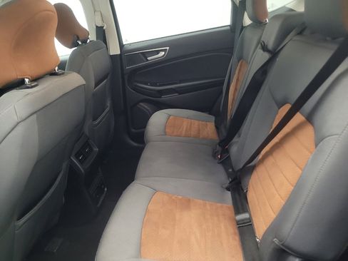Used 2018 Ford Edge SEL w/ Equipment Group 201A AWD/4WD image 18