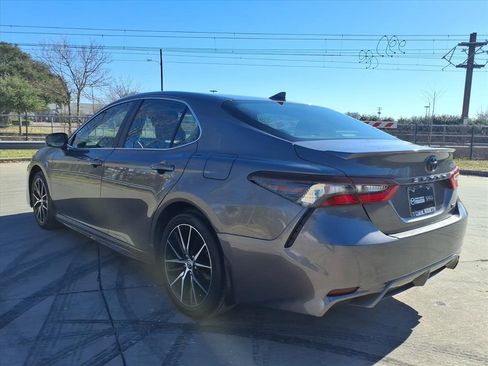 Used 2023 Toyota Camry SE image 5