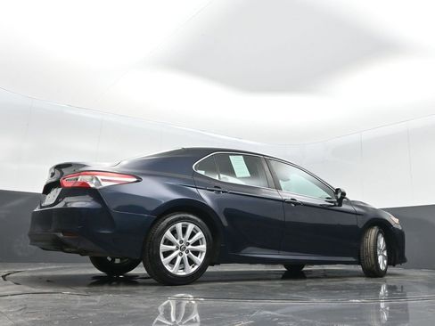 Used 2018 Toyota Camry LE image 33