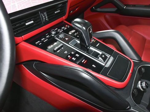 Used 2021 Porsche Cayenne image 38