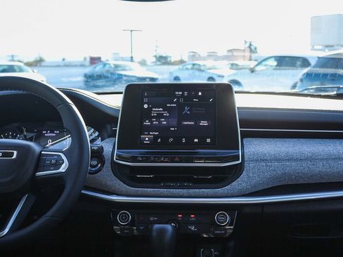 Used 2022 Jeep Compass Latitude image 13