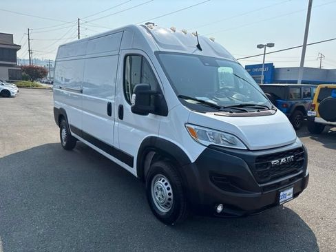 Used 2024 RAM ProMaster 2500 w/ Convenience Group FWD image 7