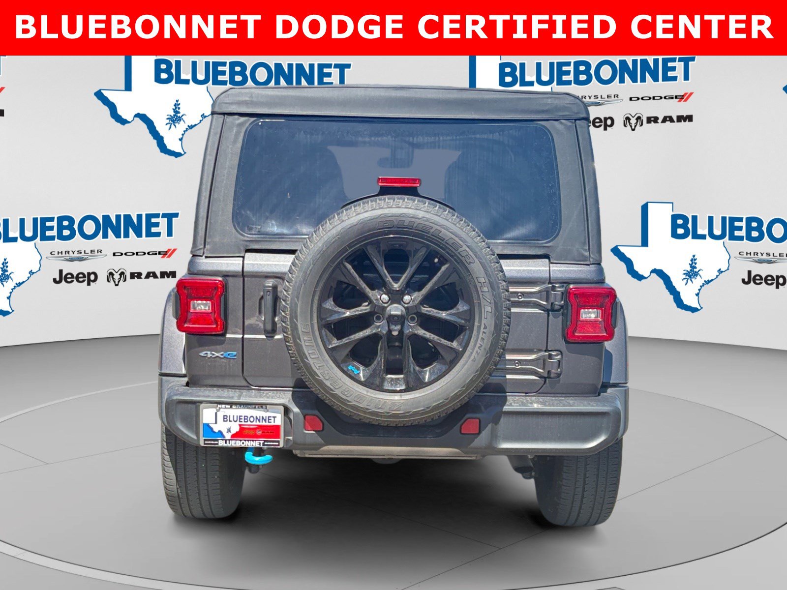 Used 2022 Jeep Wrangler Unlimited Sahara AWD/4WD image 6