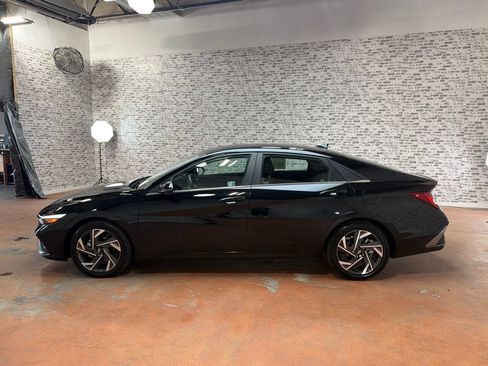 Used 2024 Hyundai Elantra Limited FWD image 4
