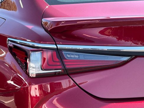 Used 2024 Lexus ES 300h w/ Premium Package FWD image 44