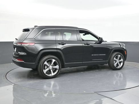 Used 2026 Jeep Grand Cherokee Limited w/ Luxury Tech Group II AWD/4WD image 16