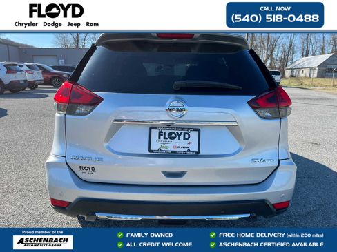 Used 2019 Nissan Rogue SV image 4