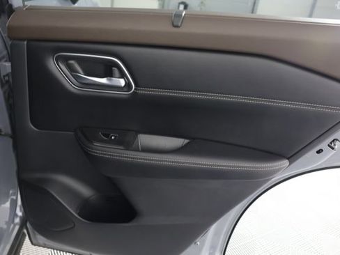 Used 2022 Nissan Rogue Platinum w/ Head-Up Display Package image 28