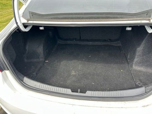 Used 2021 Chevrolet Malibu LS FWD image 11