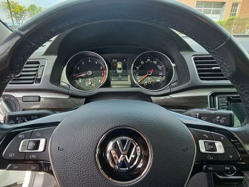 Used 2018 Volkswagen Passat 2.0T SEL Premium FWD image 12