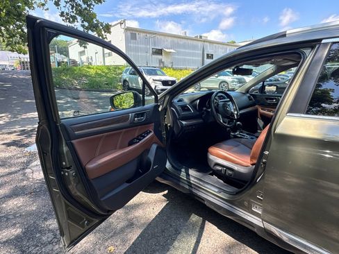 Used 2019 Subaru Outback 2.5i Touring AWD/4WD image 9