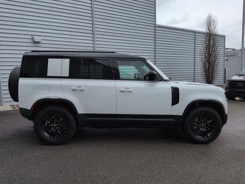 Used 2025 Land Rover Defender 110 S image 5