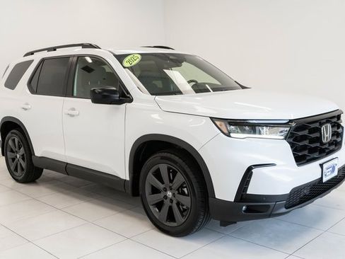 Used 2025 Honda Pilot Sport image 7