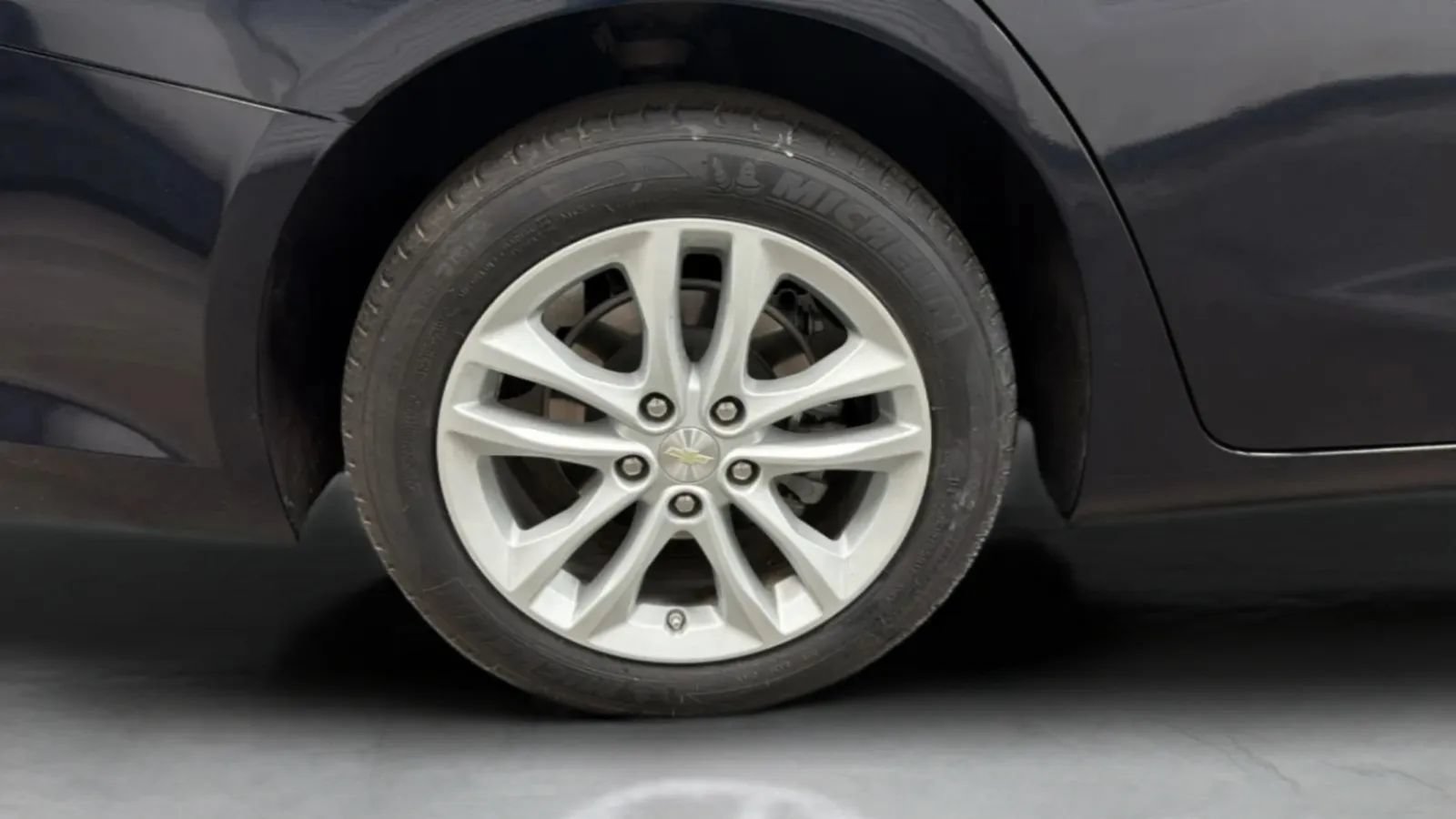 Used 2018 Chevrolet Malibu LT FWD image 27