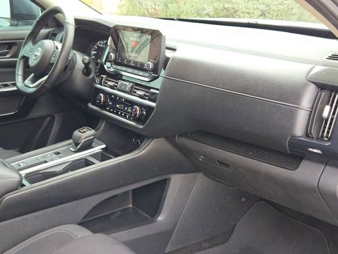 Used 2023 Nissan Pathfinder SV image 31