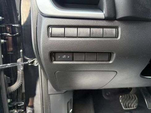 Used 2021 Nissan Rogue S FWD image 19