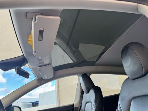 Used 2023 Tesla Model Y Performance image 11