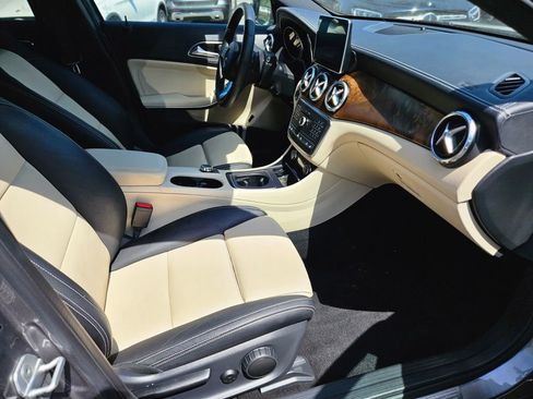 Used 2016 Mercedes-Benz GLA 250 4MATIC image 11