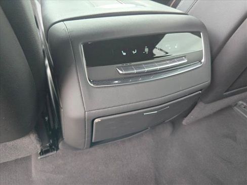 Used 2024 Cadillac Escalade ESV Luxury RWD image 19
