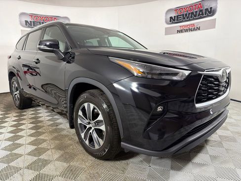 Used 2024 Toyota Highlander XLE image 1
