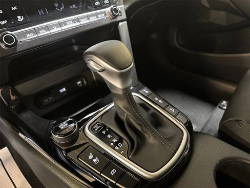 Certified 2024 Kia Seltos SX w/ SX Sunroof Package image 21