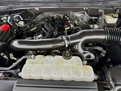 Used 2024 Lincoln Navigator Premiere image 33