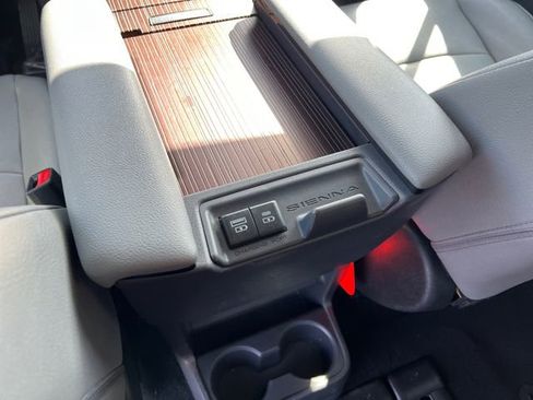 Certified 2023 Toyota Sienna XLE image 23