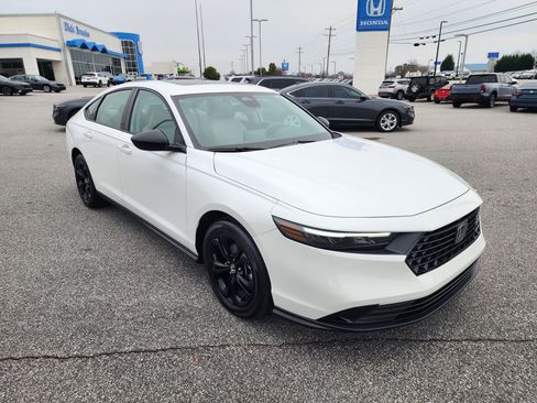 Certified 2025 Honda Accord SE image 2