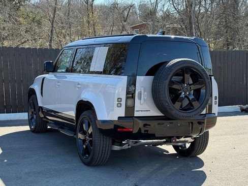 New 2026 Land Rover Defender 110 X-Dynamic SE image 3