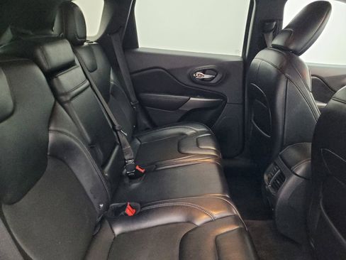 Used 2019 Jeep Cherokee Latitude Plus AWD/4WD image 19