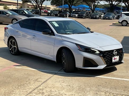 New 2025 Nissan Altima 2.5 SR w/ SR Premium Package image 4