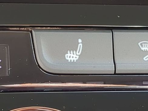 Certified 2024 Volkswagen Taos SE image 23