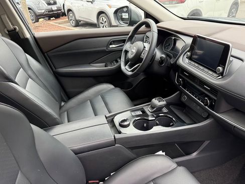 Used 2023 Nissan Rogue SV w/ SV Premium B Package image 26